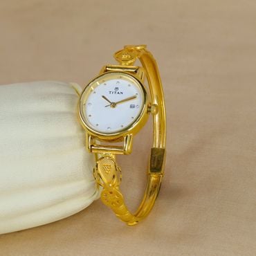15VG321 | 22Kt Bangle Type Gold Watch For Her 15VG321