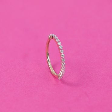 483VA1258 | 14Kt Stunning Single Row Diamond Ring 483VA1258