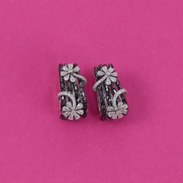 485VA1607 | 18Kt Beautiful Black Beaded Floral Diamond Earrings 485VA1607