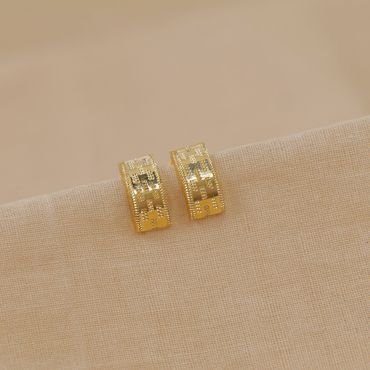 77VJ7223 | 22Kt Gold Sleek Curved Stud Earrings 77VJ7223