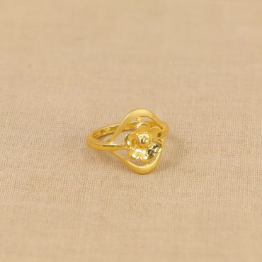 97VN5059 | 22Kt Gold Sleek Flower Ring For Women 97VN5059
