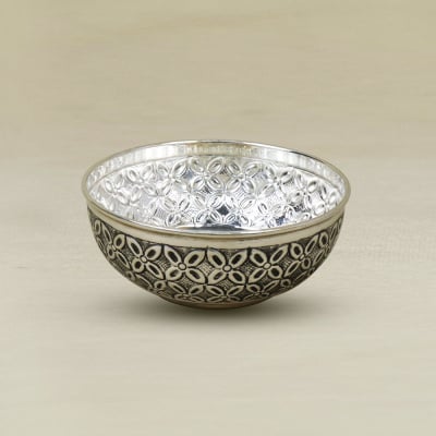 GRT Jewellers - Return Gift Ideas - A pure silver container that can be  used for holding the sandal paste or saffron powder or the holy ash – much  needed for every