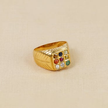 Stylish Yellow Brushed 14 Karat Gold Split Shank Ring With 0.22Tw Round F/G  Vs1 Diamonds - Diana Michaels Jewelers
