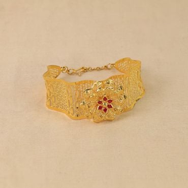 Buy New Model Heart Design Gold Plated Bracelet for Ladies-sonthuy.vn