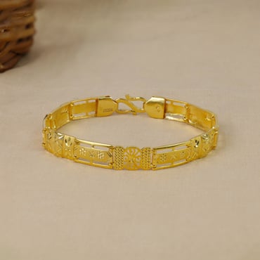 18k Yellow Gold Barbada Bracelet. with wall lights available. 11,82 gr.  Figaro Auctions