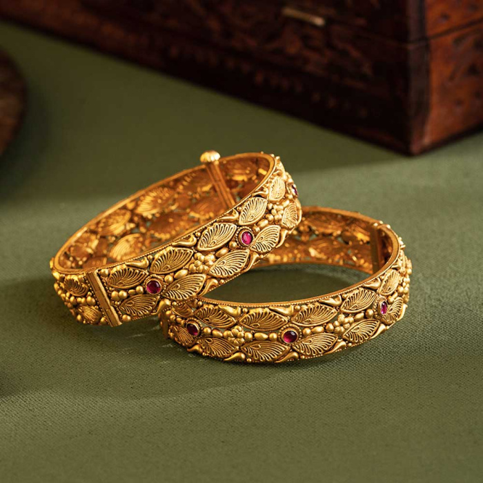 Vaibhav Jewellers 22K Antique Bangles 125VG1182