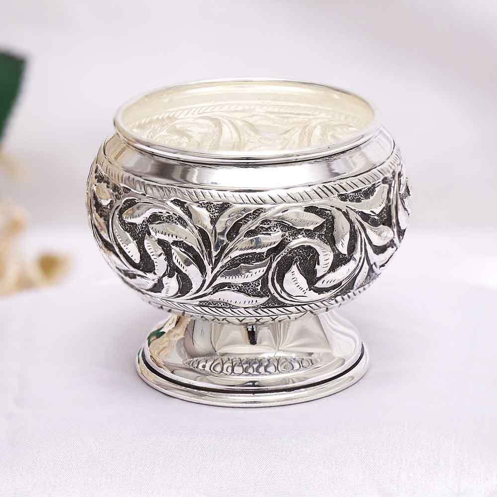 Buy BENGALEN Silver Plated Pooja Thali Set 9.5 Inch with Coin Kuber Diya  Dhup Dani Bowl Spoon Glass Ghanti for Puja, Diwali, Home, Temple, Office,  Wedding Return Gift Items Online at Best Prices in India - JioMart.