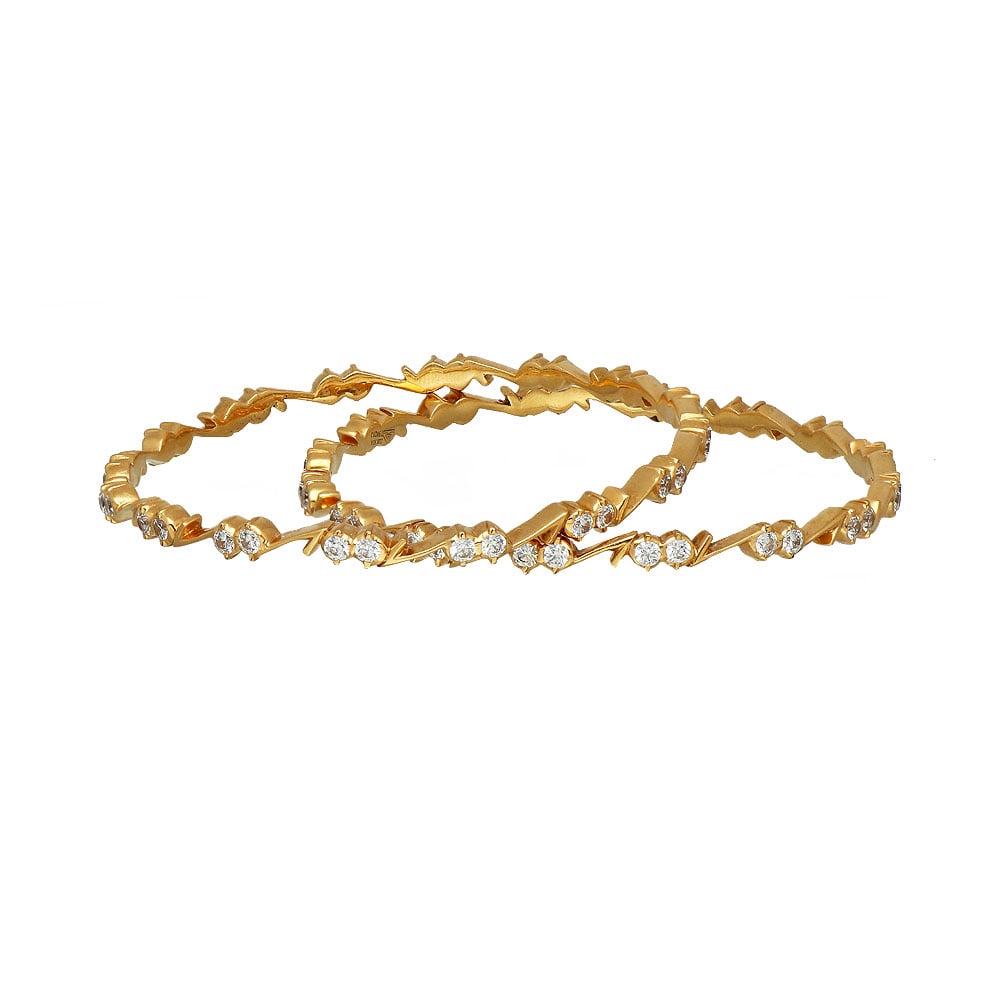 Gold bracelet and diamond jewelry Stock Photo by ©mrsiraphol 124688616