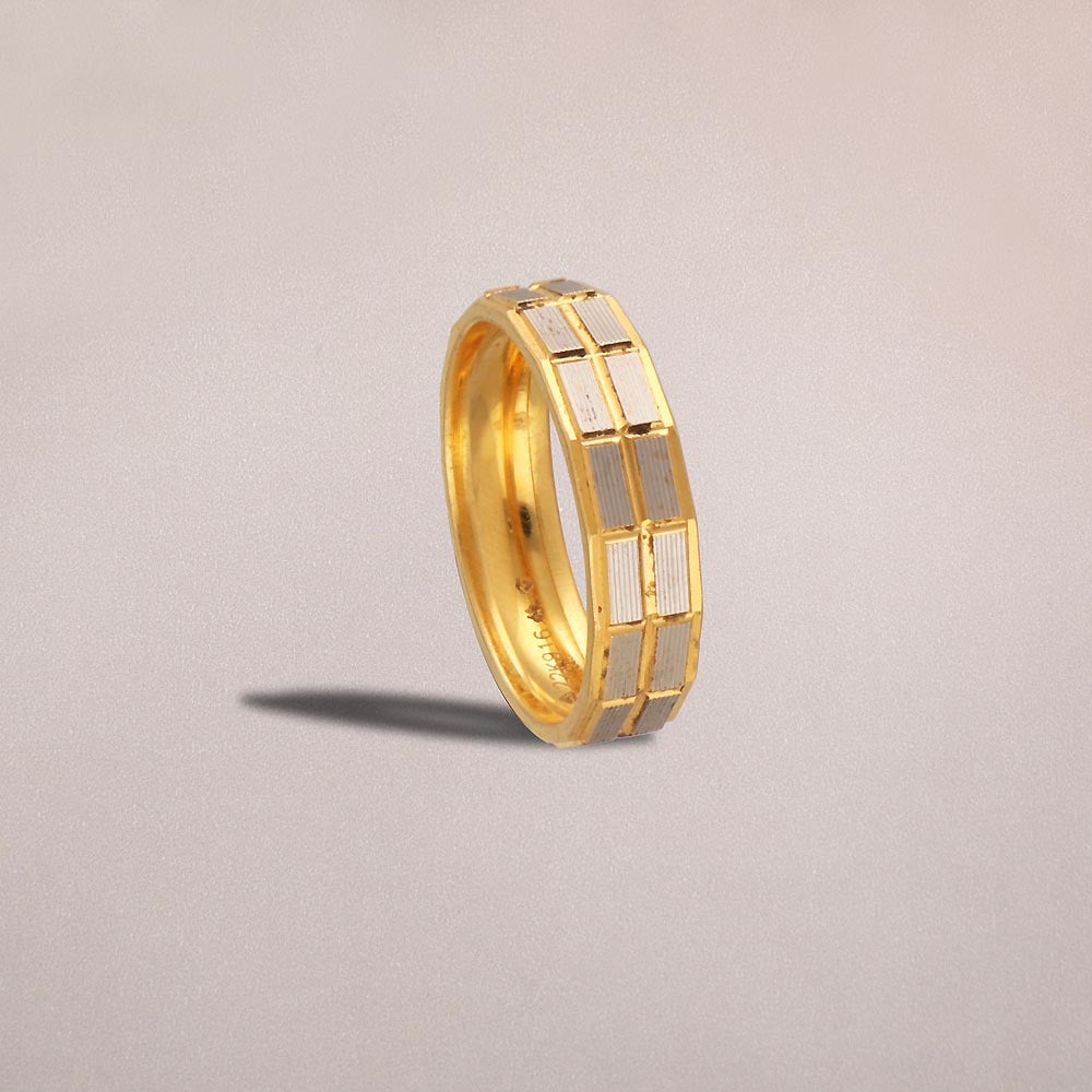 Buy Senco Gold & Diamonds An Inner Artisan Men's Gold Ring at Amazon.in