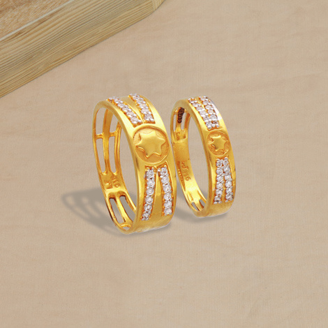 Glimmering Gold Solitaire Finger Ring