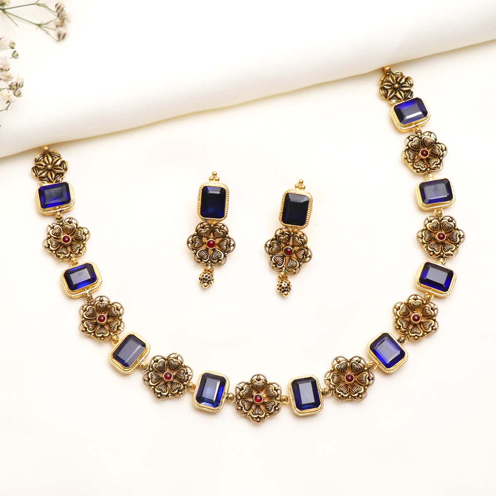 Vaibhav Jewellers 22K Antique Gold Necklace Set 123VG6968_1