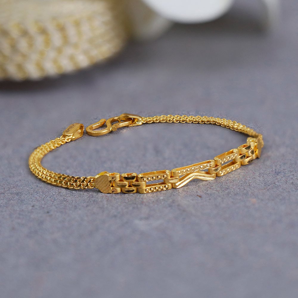 Mejuri Baby Curb Chain Bracelet : Handcrafted 14k Gold | Mejuri | Bethesda  Row