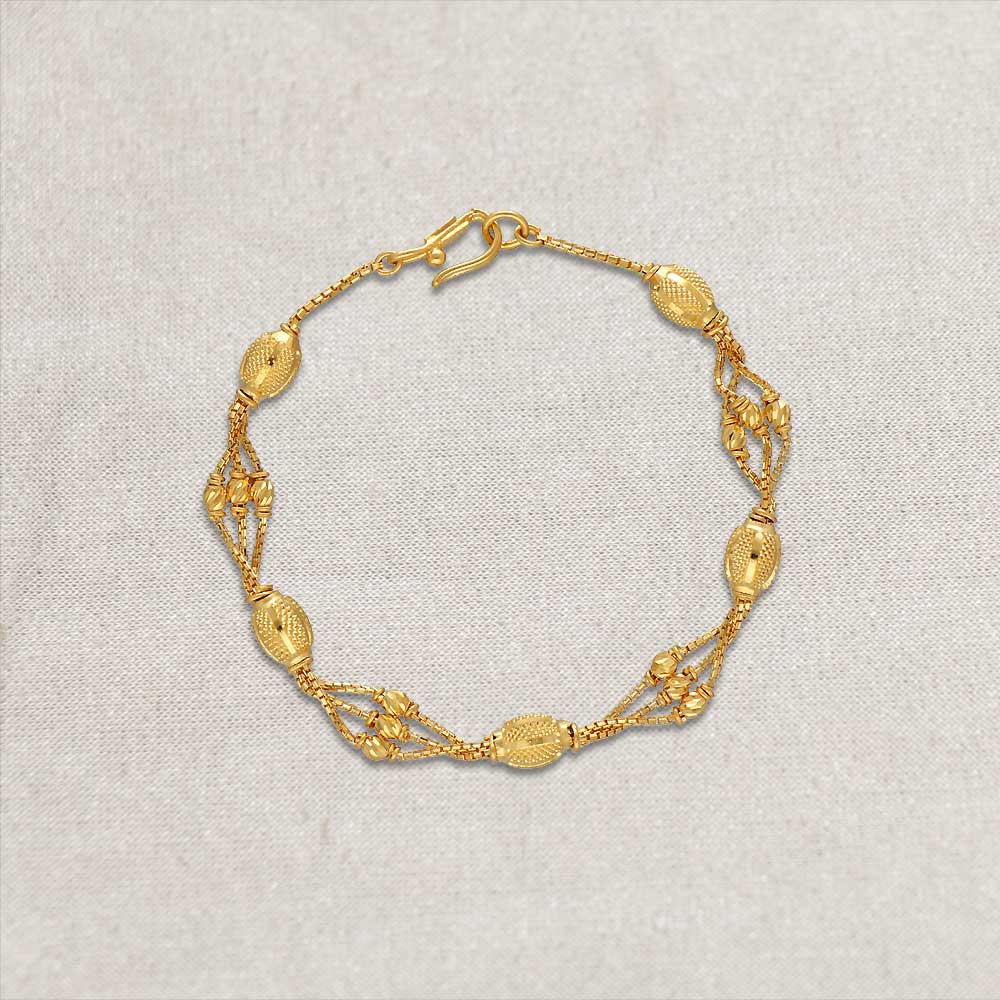 Juana Leaf 22KT Gold Bracelet | Magnificent Leafy Bracelet | CaratLane