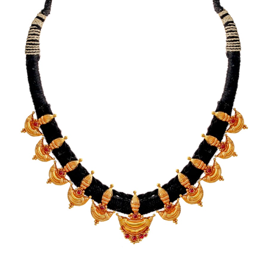 Radiant Black Thread Gold Necklace_1
