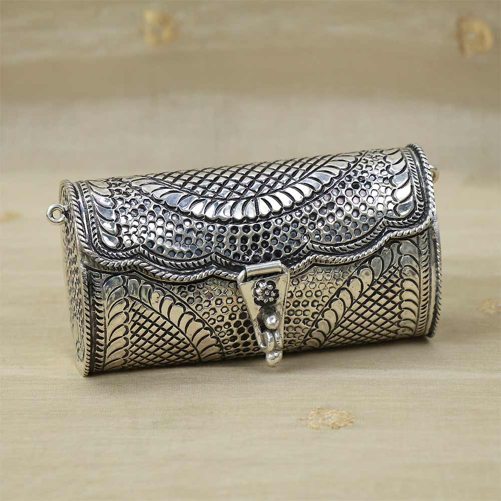 92.5 Silver Antique Embossed Clutch Purse 340VB84