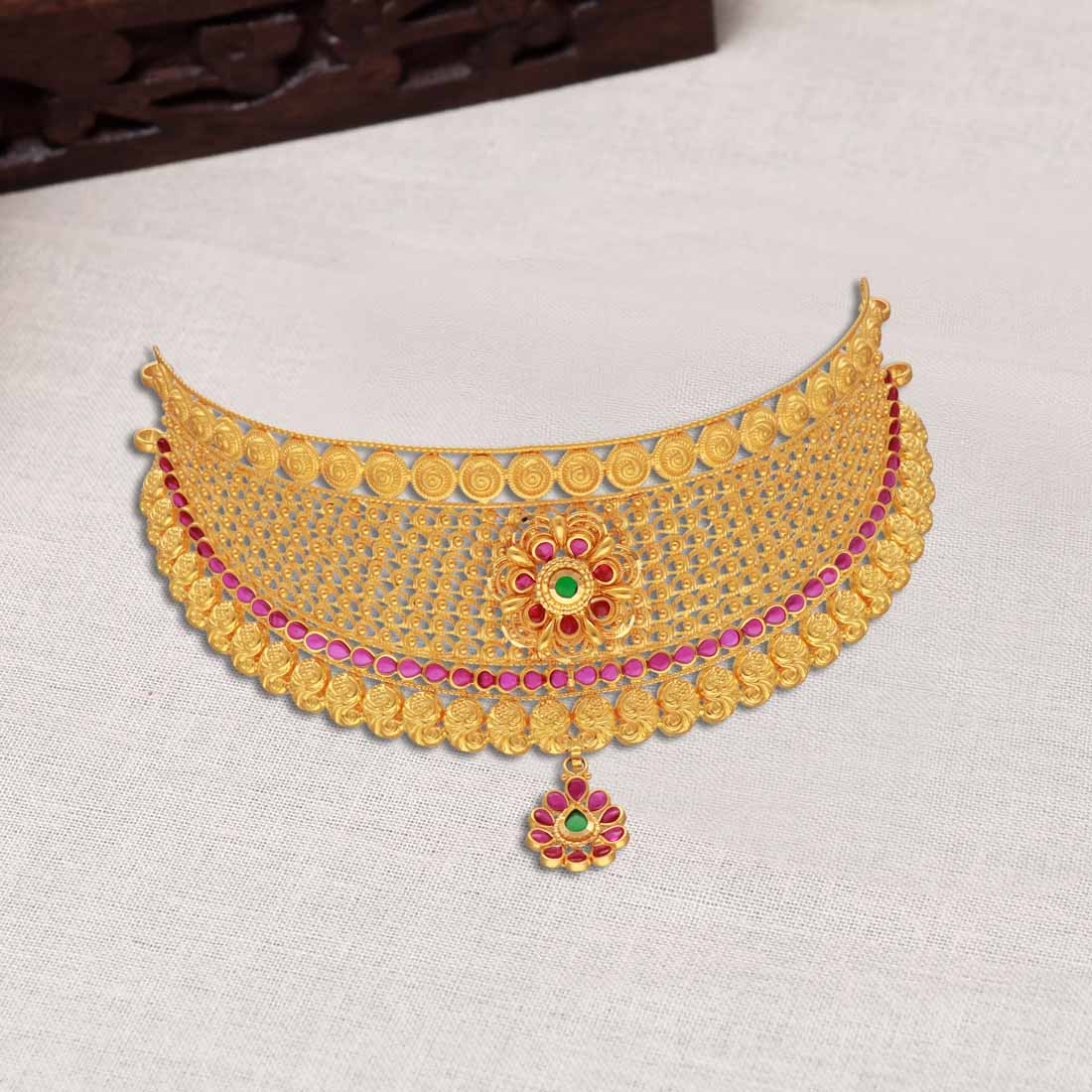 Senco Gold Womens Gold & Diamonds Gorgeous Chakra Gold Choker Necklace :  Amazon.in: Fashion