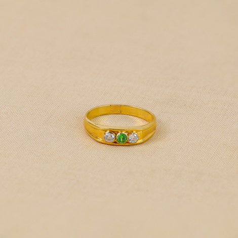 3 Stone Diamond Ring | Jewelbox