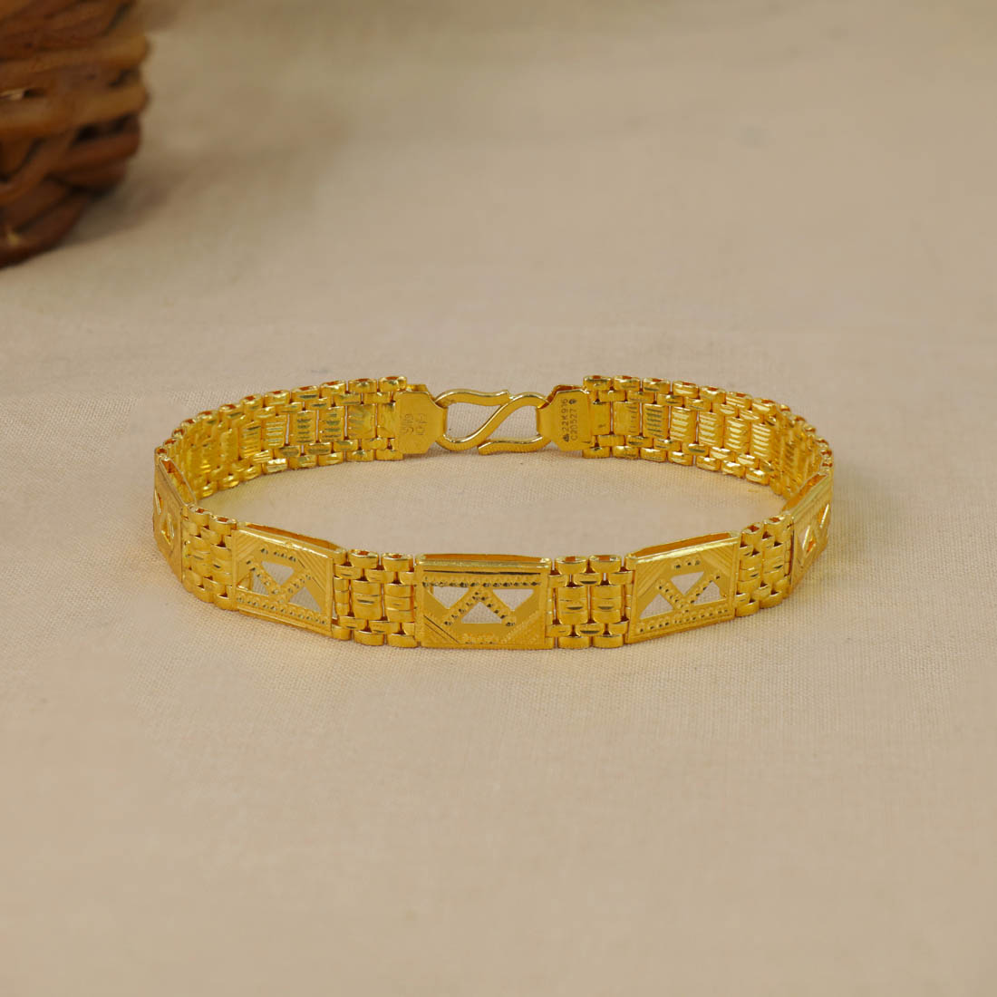 Kalyan Jewellers Bracelet Collections 2024 | favors.com